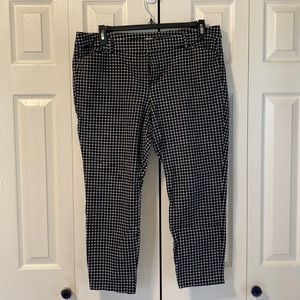 Old Navy Pixie pants in black and white size 18